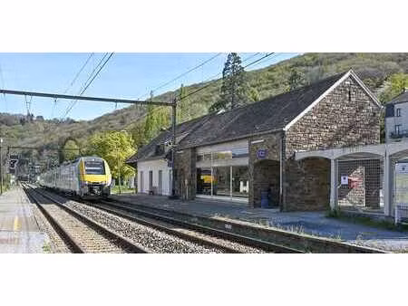 ancien bâtiment de gare de lustin