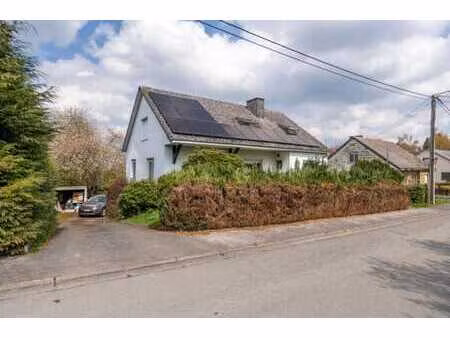 charmante villa 4 façades avec un jardin située le blancheau