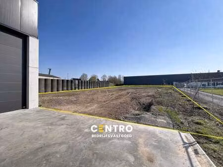 braakliggende grond voor de bouw van magazijn(en) mét of ...