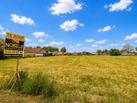 te koop  uniek perceel (1.678m²) met ca. 23m straatbreedt...