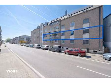 spacieux appartement avec balcon à l'entrée de visé !