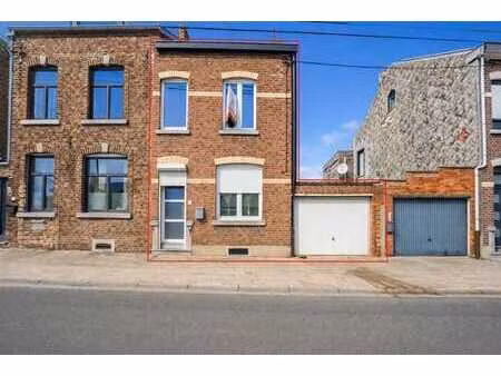 maison d'habitation avec garage  terrasse et jardin