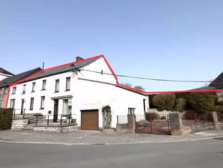 grande maison familiale à froidchapelle avec jardin