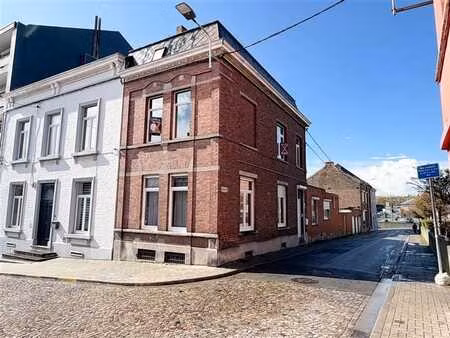 grande maison 4 chambres avec cour et garage