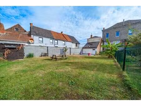 agréable maison située dans une ruelle calme de dour