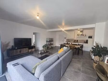 appartement 2 chambres avec cour et parking