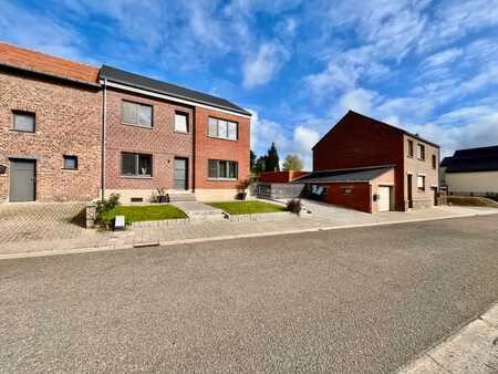 ruime gezinswoning met tuin en garage in rustige buurt