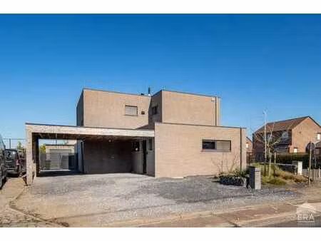 maison prête à emménager avec jardin