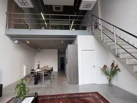 à louer entrepôt et bureaux malines