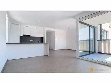 appartement 2 chambres + terrasse + cave + parking