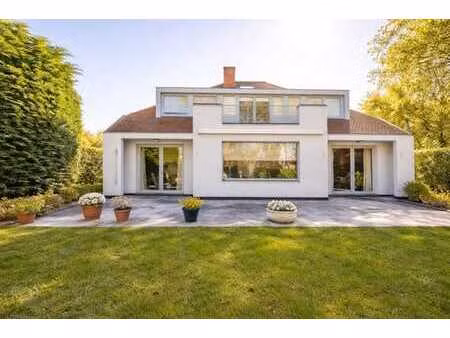 villa dans un quartier résidentiel à duinbergen