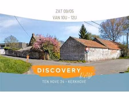 ferme à rénover sur 1189m² (belle largeur de terrain)