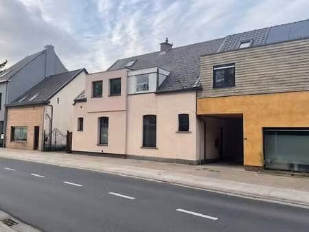 instapklare  gerenoveerde woning met 4 slaapkamers  moder...