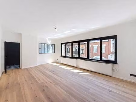 quartier européen  appart 2ch rénové ± 102m²