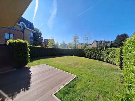 à proximité de la place dumon (métro stockel)