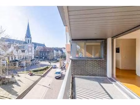 centraal gelegen appartement met 2 terrassen en garagebox