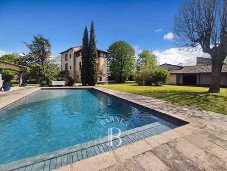 maison de maître avec dépendances  piscine et jardin aux portes de riom