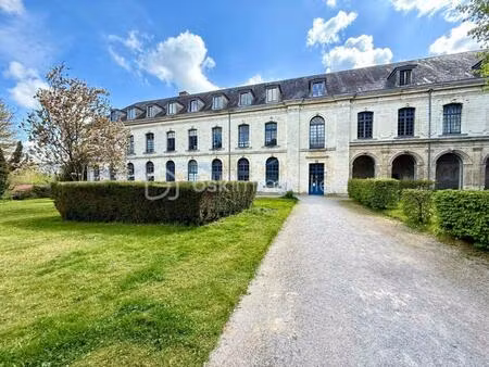 a vendre  à moins de 20min au nord d'amiens  superbe triplex composé de 3 chambres et 1 bu