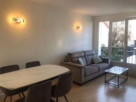 location meublée appartement 2 pièces 44 m² à colombes (92700)  1 300 €