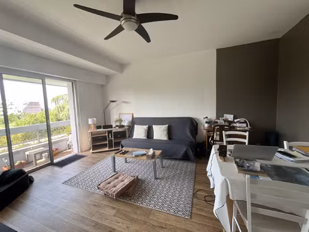 à louer t2 meublé avec terrasse  stationnements et cave vu