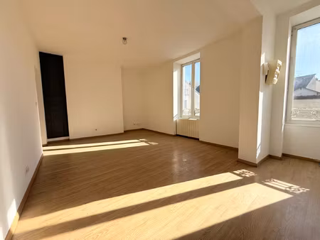 appartement t2 dans le centre ville.