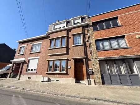 très bel appartement 2 chambres avec terrasse