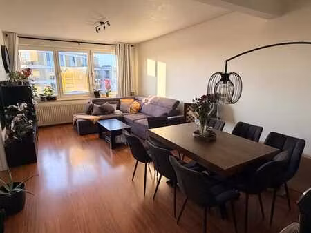 mooi gerenoveerd appartement aan het dorpsplein van maleizen