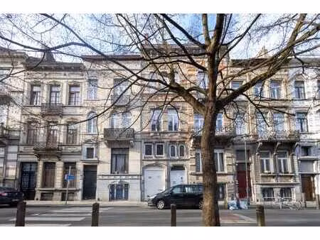 dépôt  atelier  salle d'exposition  bureau