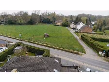 a vendre: terrain constructible pour maison 4 façades