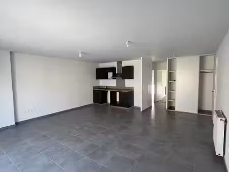 à louer : t3 lumineux avec balcon – résidence baglin 4 à seilh – 1er étage – 65 28 m² – pa