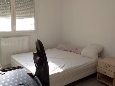 chambre 1 pièce 12 m²