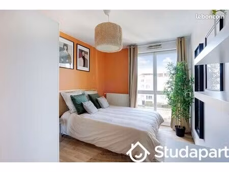 chambre 1 pièce 14 m²