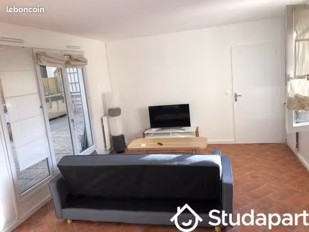 chambre 1 pièce 15 m²