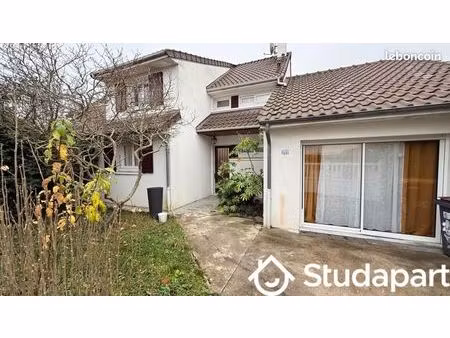 chambre 1 pièce 11 m²