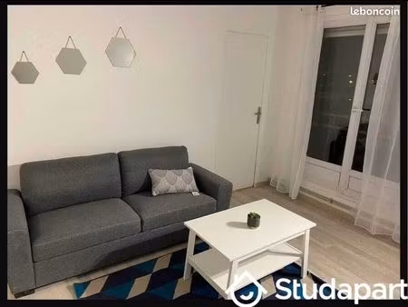 chambre 1 pièce 9 m²