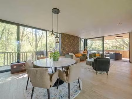 splendide villa d'architecte nichée dans un écrin de verdure