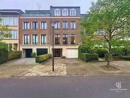 belle et spacieuse maison (381m² ) avec jardin / quartier fl