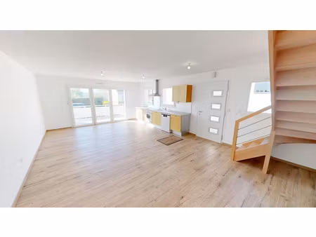 location maison 4 pièces 108 m² à pont-de-metz (80480)  1 200 €
