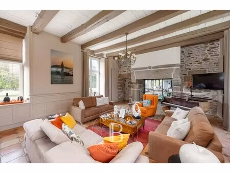 maison de luxe à vendre dans le quartier la flourie