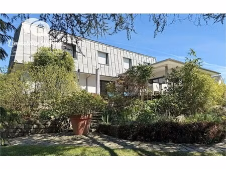 maison de luxe à vendre dans le quartier vieux marché-cathédrale