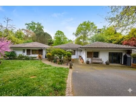 maison de luxe à vendre à latresne