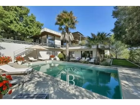 maison de luxe à vendre dans le quartier est nord est et sud est