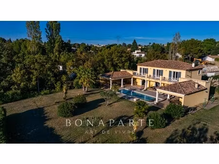 villa de luxe à vendre dans le quartier croix de poumeyrac