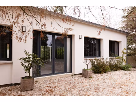 ensemble immobilier mixte : atelier rénové de 230 m² et maison de 245 m²
