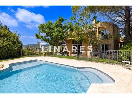 signature - villa 265m² (sous-sol aménagé 62m²) - piscine - garage 44m² - parcelle de 1163