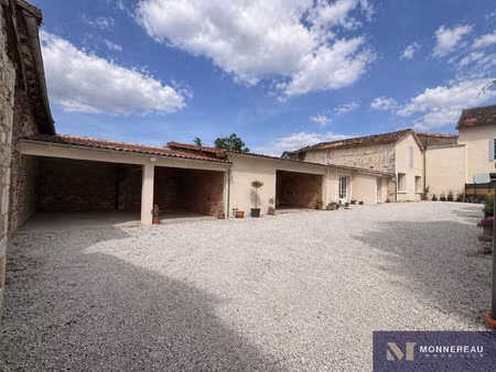 maison de village avec cour et garages
