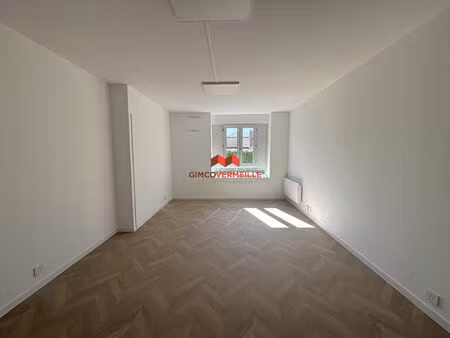 poissy - local professionnel a usage de cabinet medical