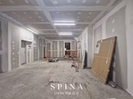 grand garage à louer - centre-ville de béziers - 70m2 -