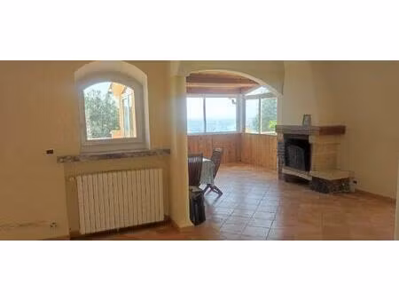 maison avec 3 appartements vue mer  près de carros