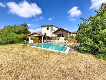 demeure d’architecte avec piscine – 230 m² – roche